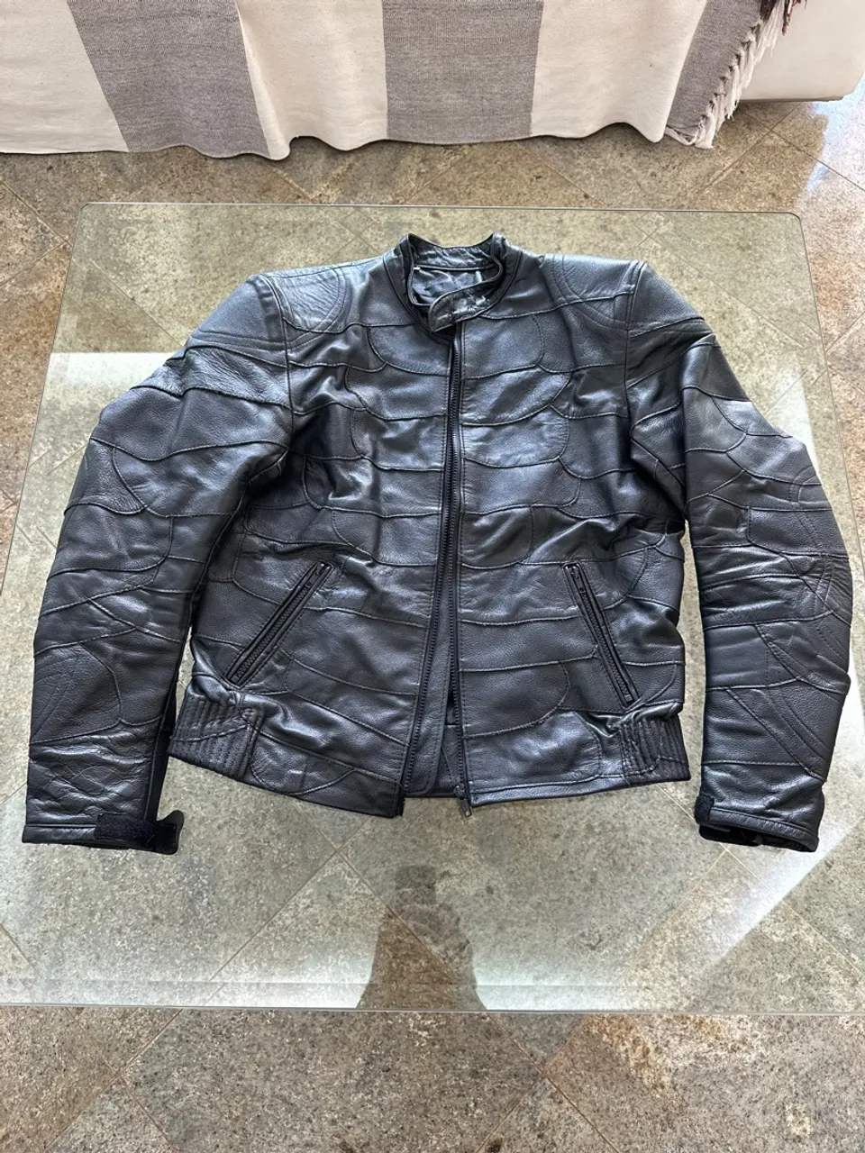 Vendo Jaqueta de moto de Couro Masculina com proteções nos ombros e cotovelos