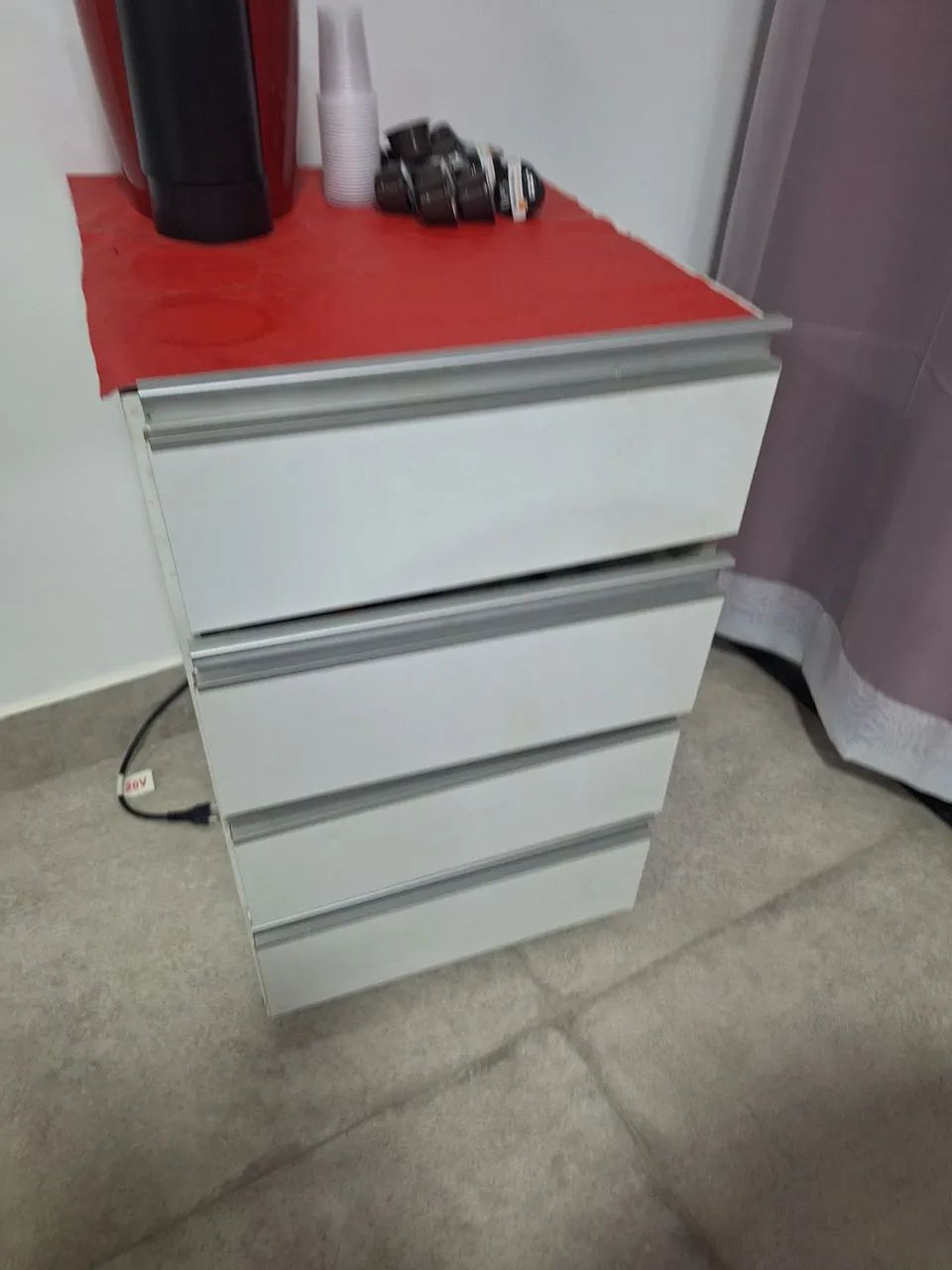 Gaveteiro criado muro 4 gavetas com rodas 200,00 ou 10x 26,00 cartão