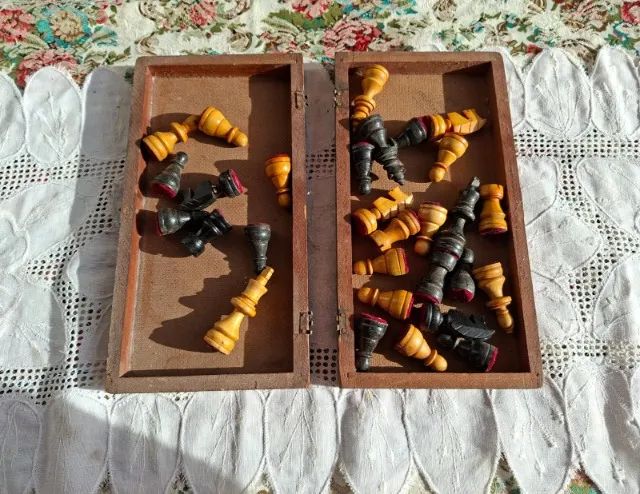 Jogo de madeira Xadrex incompleto 