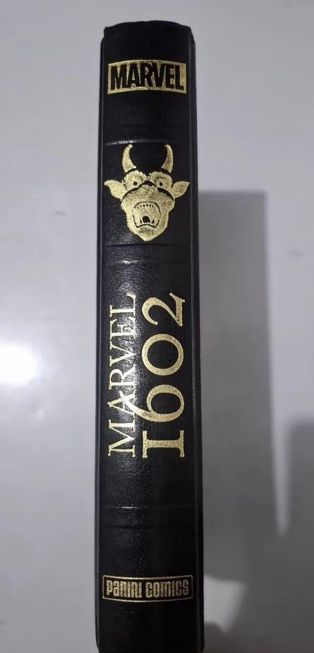 Grimório 1602 Neil Gaiman Marvel Panini - Foto 5