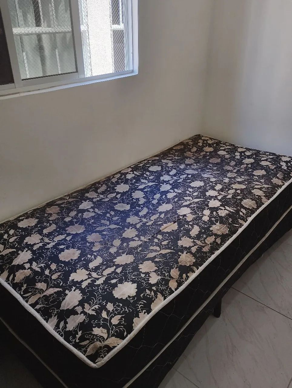 Cama solteirão de molas ensacadas - Usada 