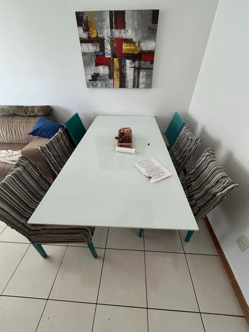 Mesa com 6 cadeiras 