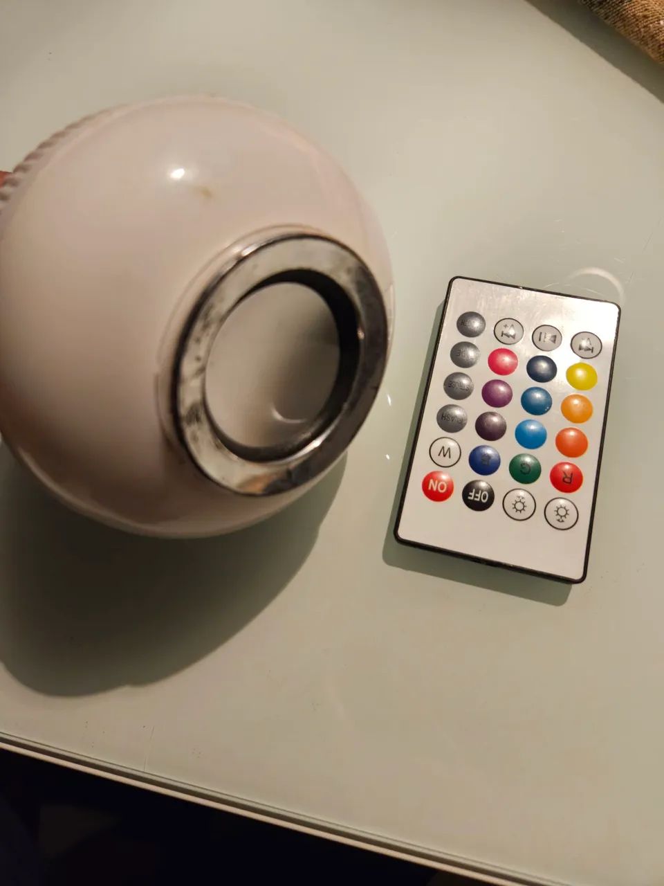 Lampada RGB com Som Bluetooth e controle - Foto 4