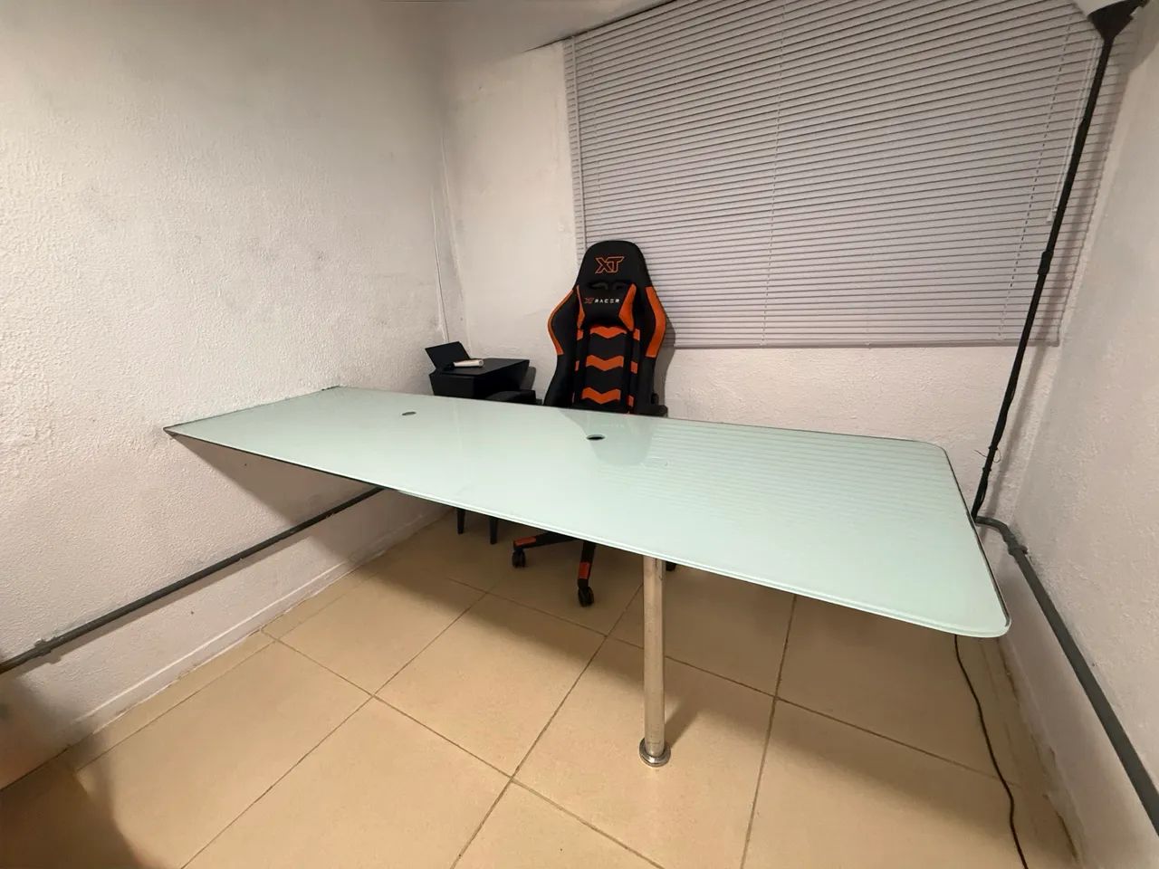 Mesa de Escritório em Vidro 2m x 60cm - Grande e Espaçosa