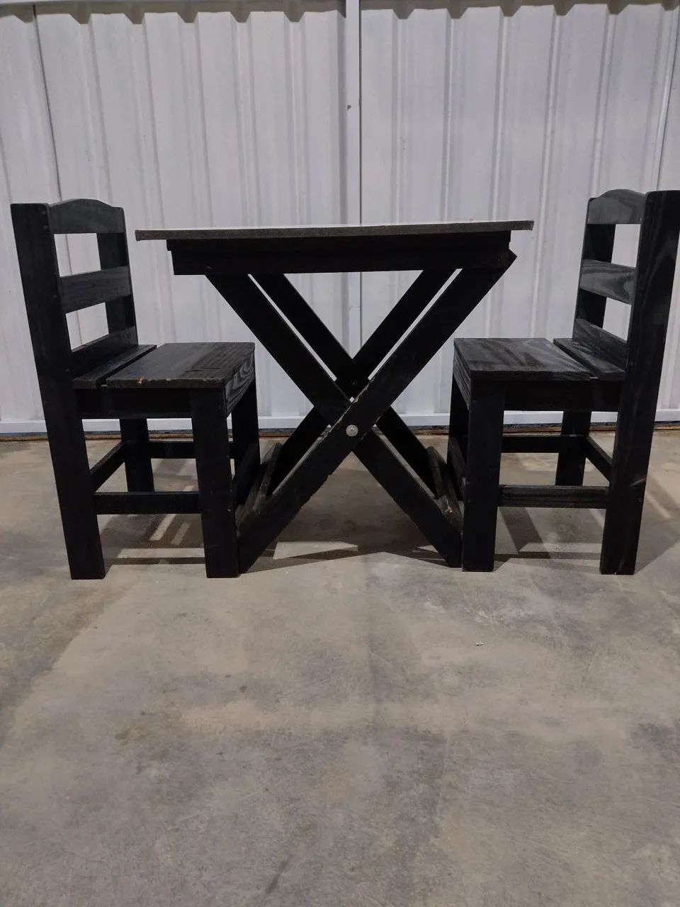 Mesa de madeira com cadeiras - Foto 2