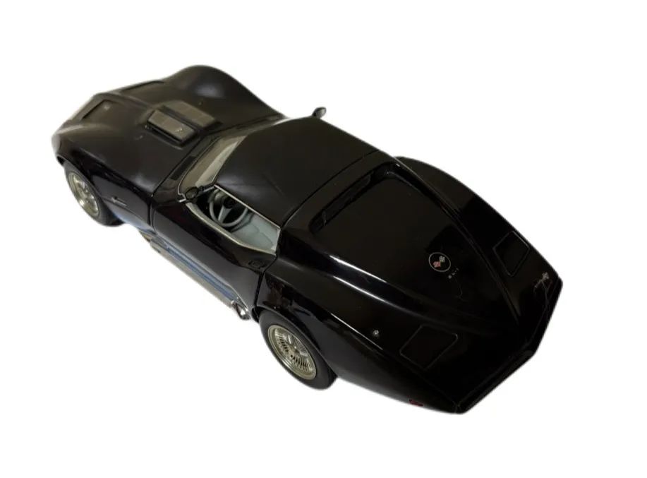 Miniatura Chevrolet Corvette Manta Ray 1968 - AUTOart 1:18