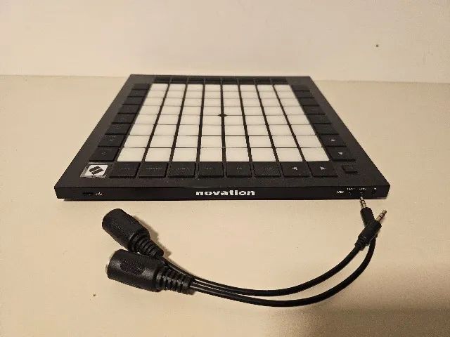 Controlador Novation Launchpad Pro MK3 com cabos - Foto 3