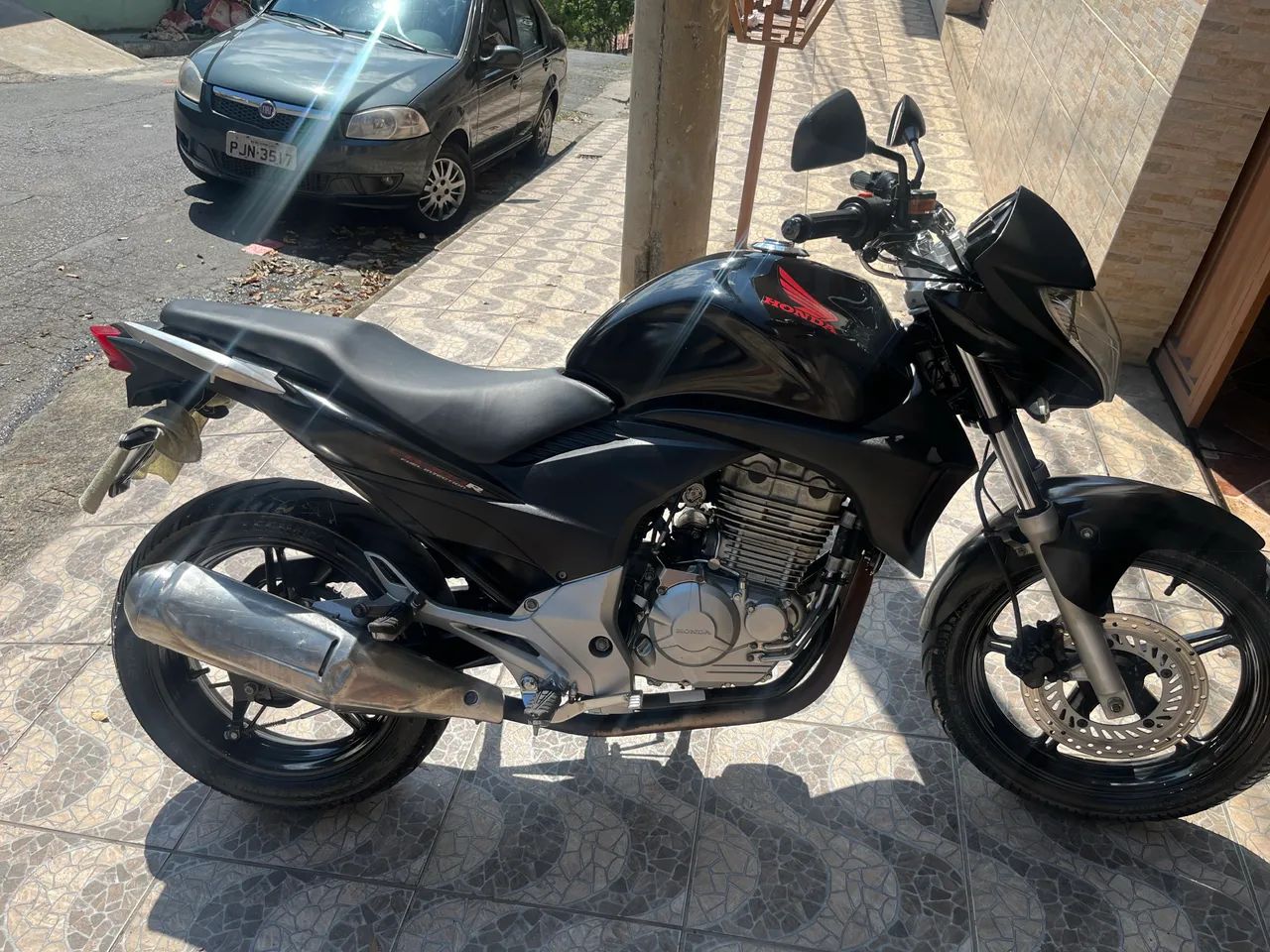 CB 300 é preta  - Foto 4