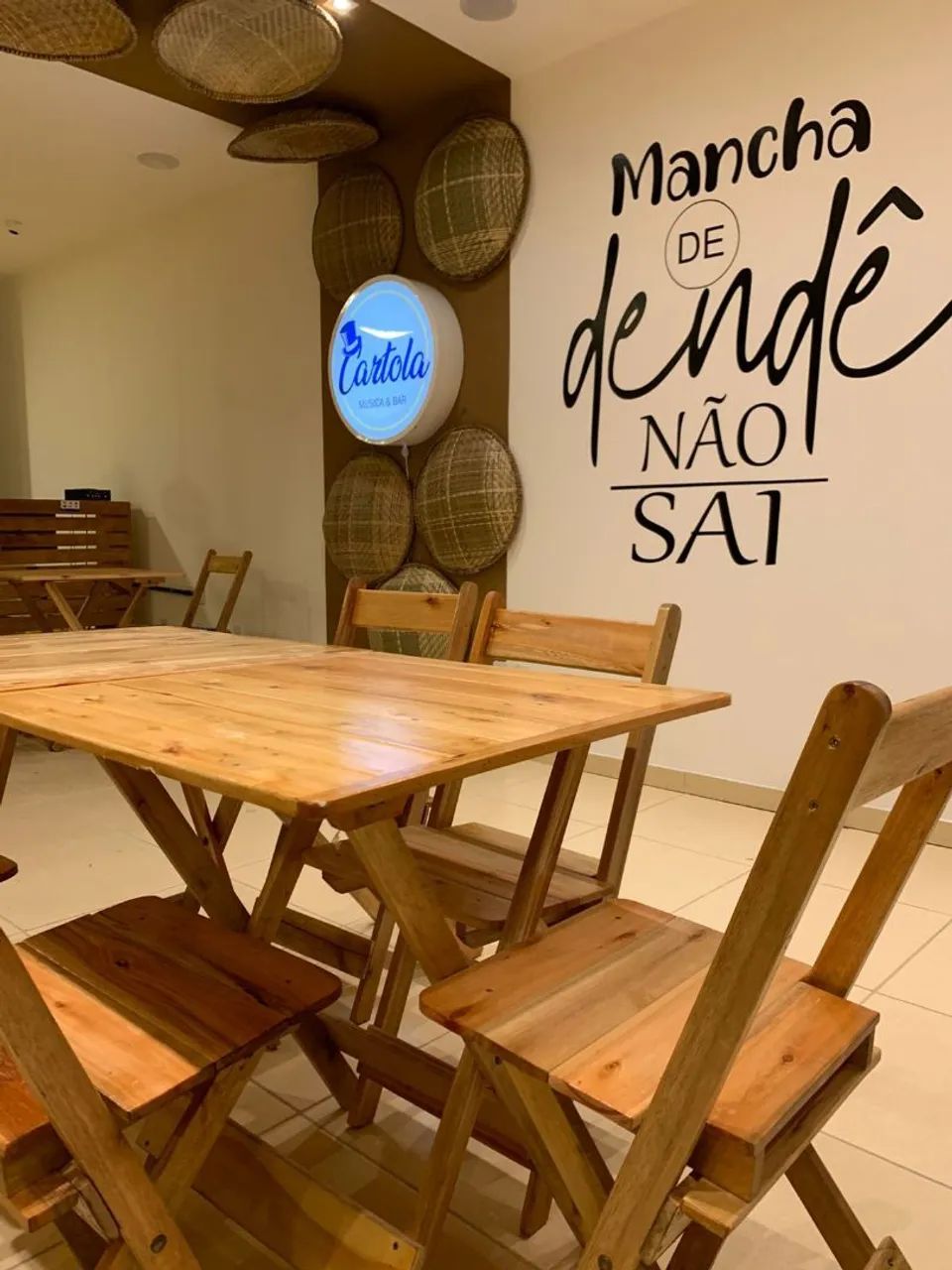 Mesa e cadeira dobrável de madeira - Foto 2