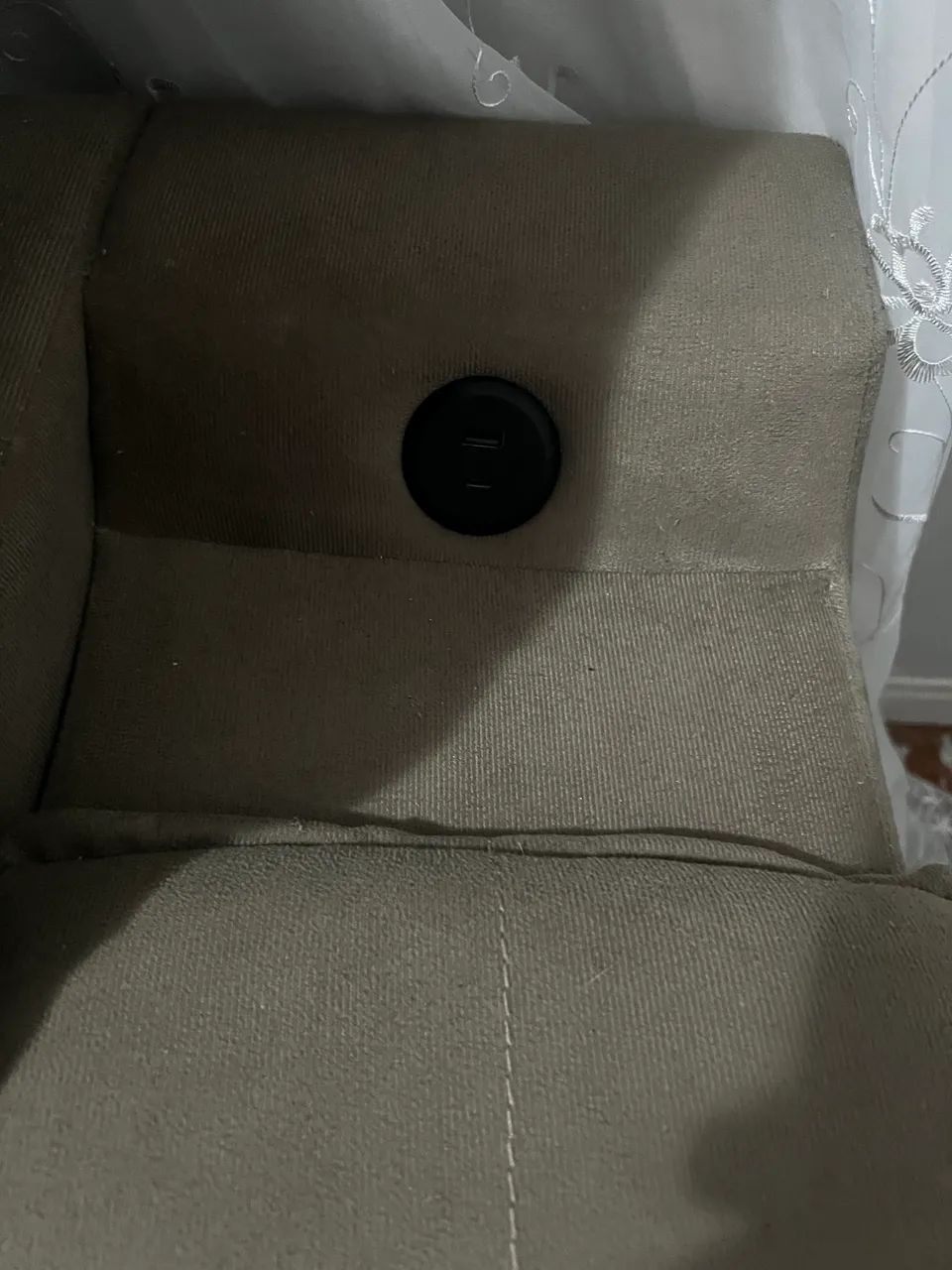 VENDO SOFÁ 4 LUGARES - Foto 5