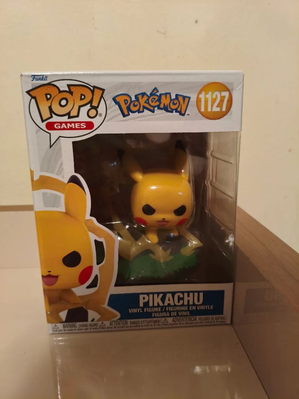 Funko Pop Premium: Games Pokemon Pikachu Eletro Ball #1127 - Foto 2
