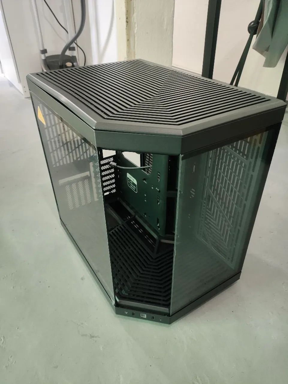 Gabinete Hyte Y70 - Foto 3