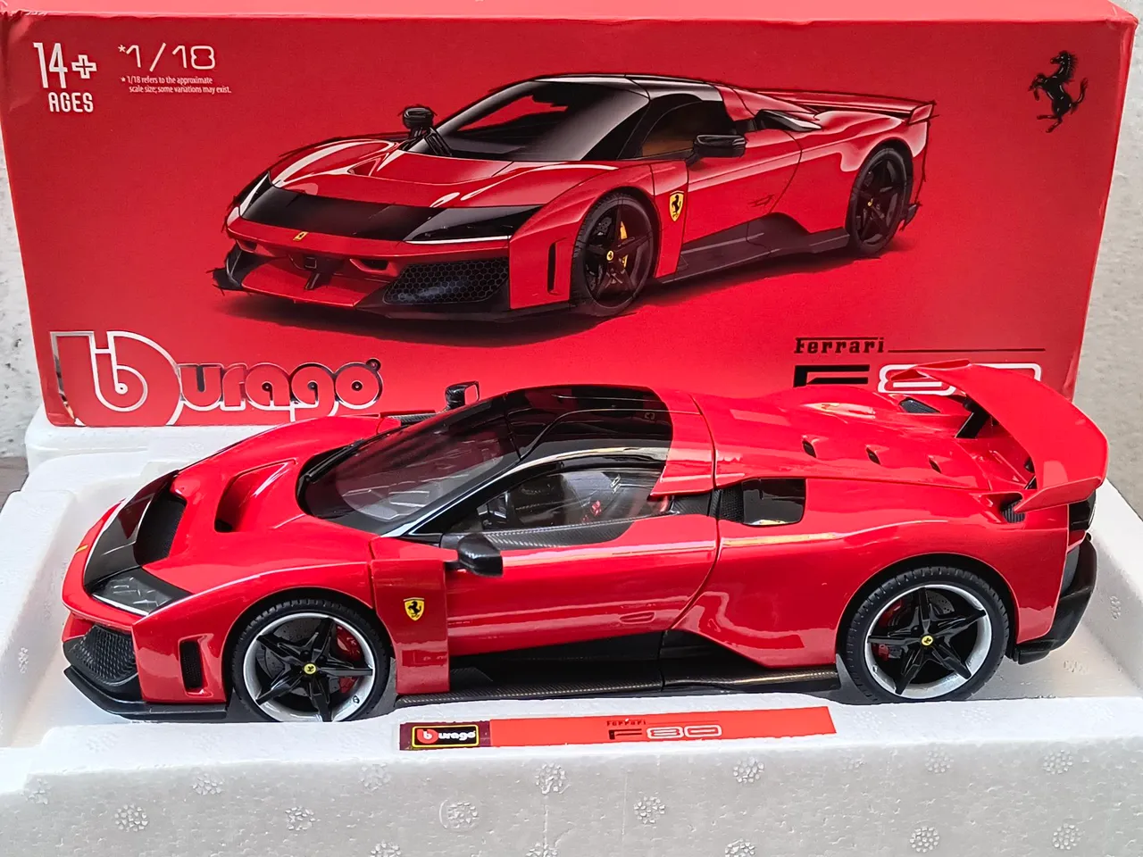 Miniatura Ferrari F80 1:18 Maisto Azul Metálico Importado