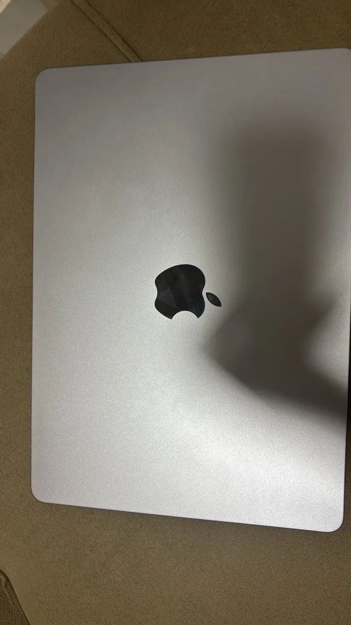 MacBook M2 8GB ram - Excelente estado 