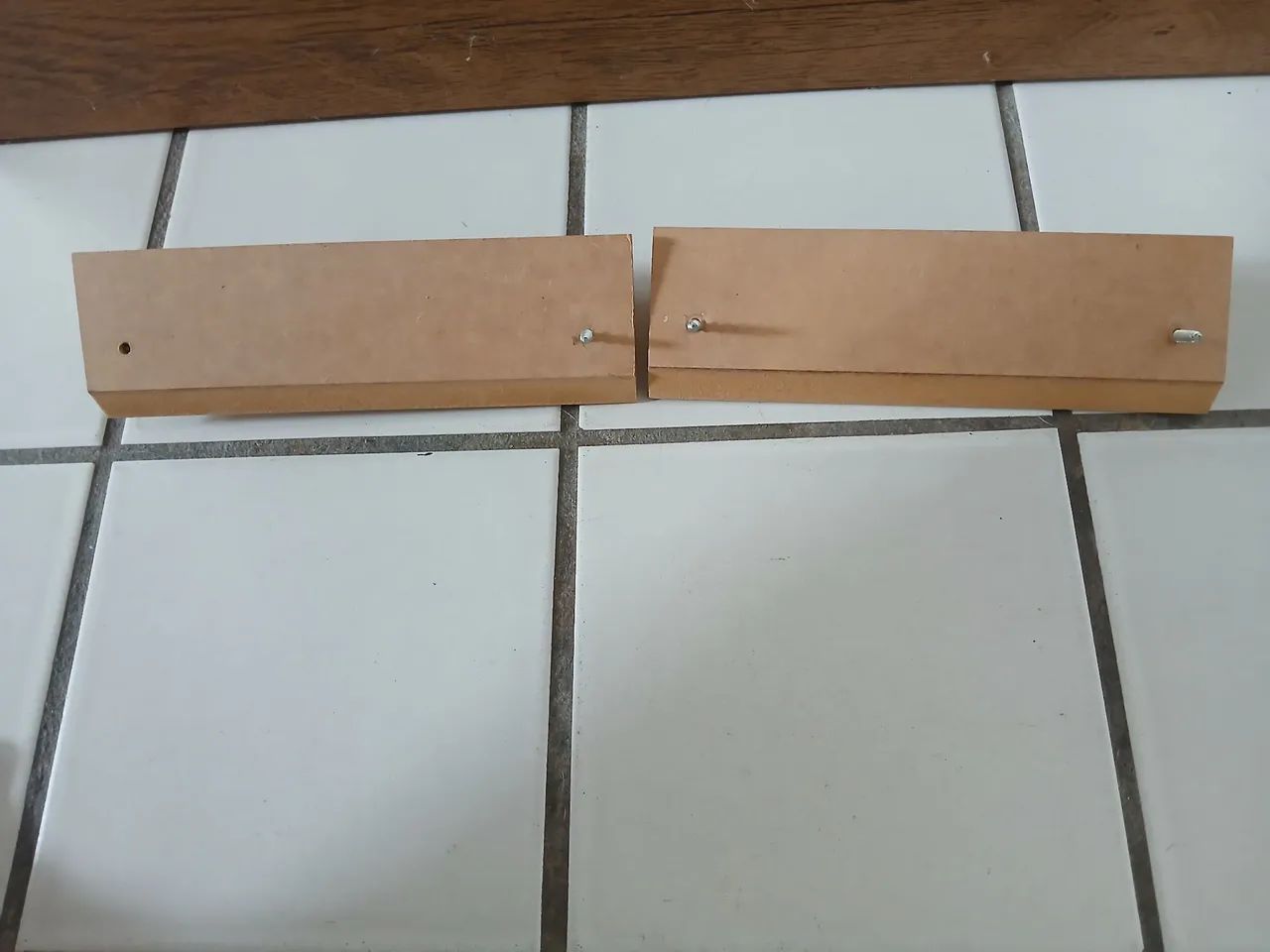 CABECEIRA DE CAMA SOLTEIRO EM MADEiRA,COMOS PARAFUSOS E SUPORTE. PEGAR EM NOVA PARNAMIRIM  - Foto 5