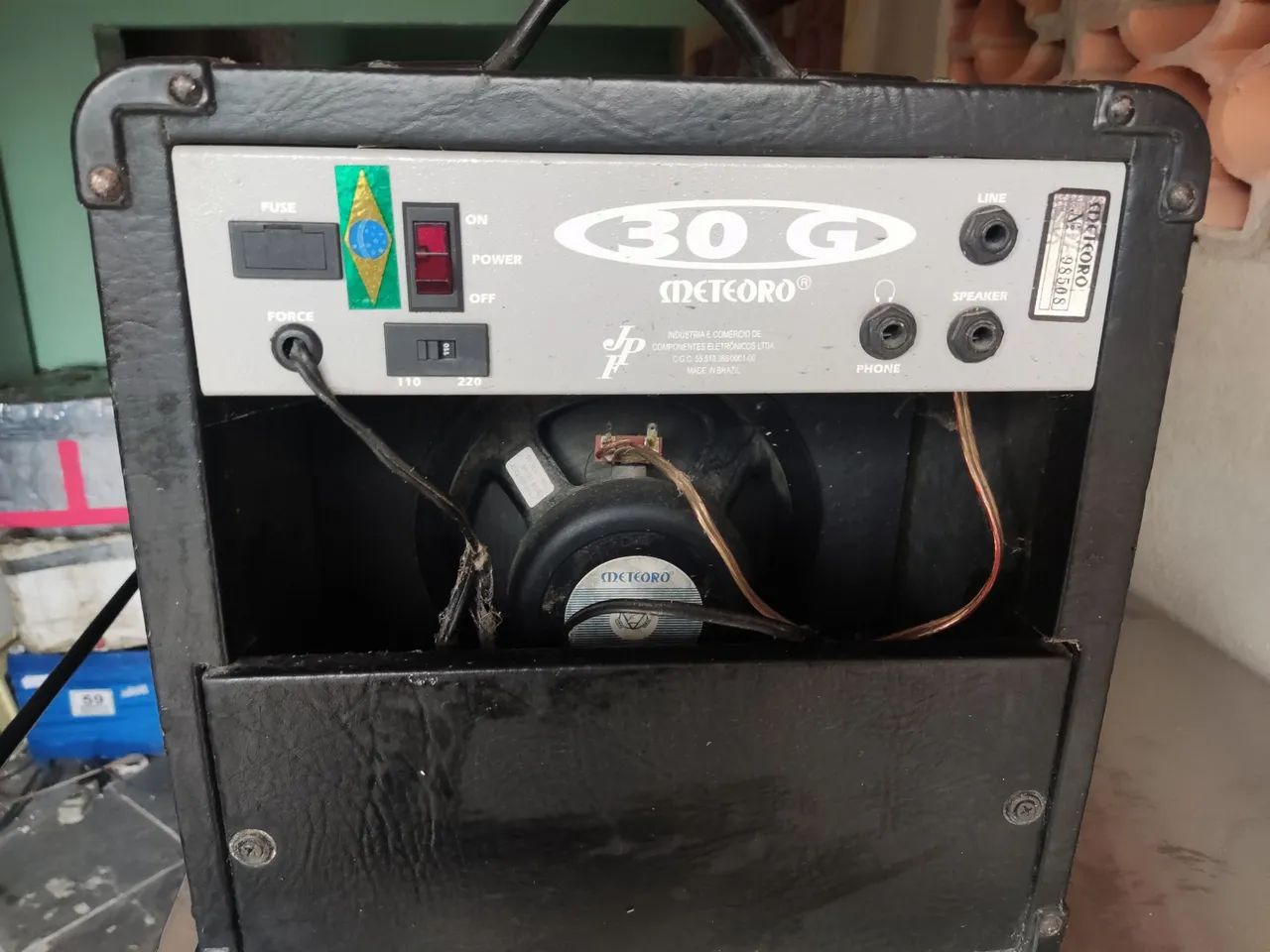 Caixa de guitarra amplificada  - Foto 2