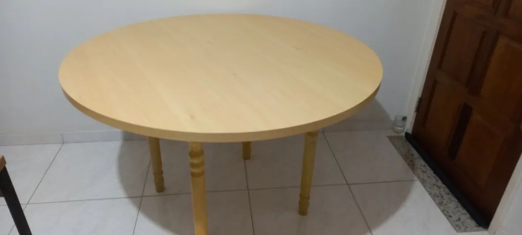 Mesa redonda madeira tampo laminado marfim 1,20