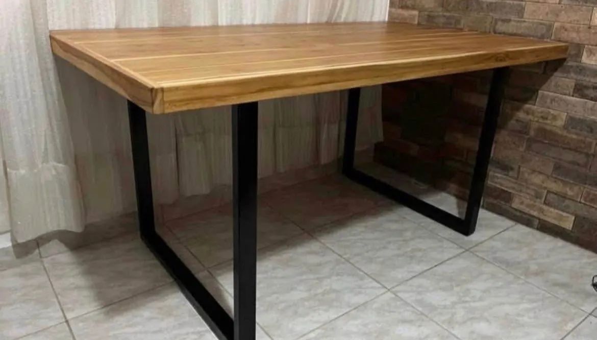 Mesa de madeira com pé de ferro    - Foto 3