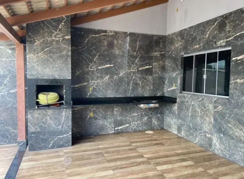 Casa a venda com 3 quartos 1 suíte próximo a praça central