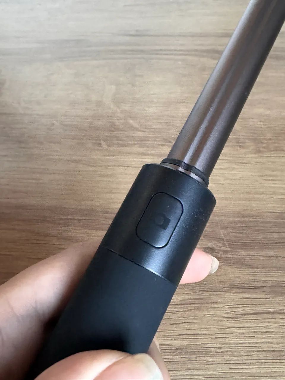 Bastão de Selfie Honor com Tripé Integrado e Controle Bluetooth - Foto 5