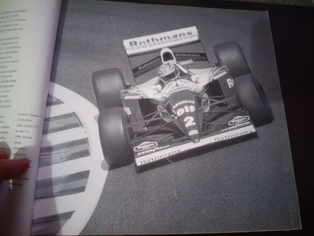 Livro 75 páginas Ayrton Senna sua história e documentário inconi para colecionador.men - Foto 2