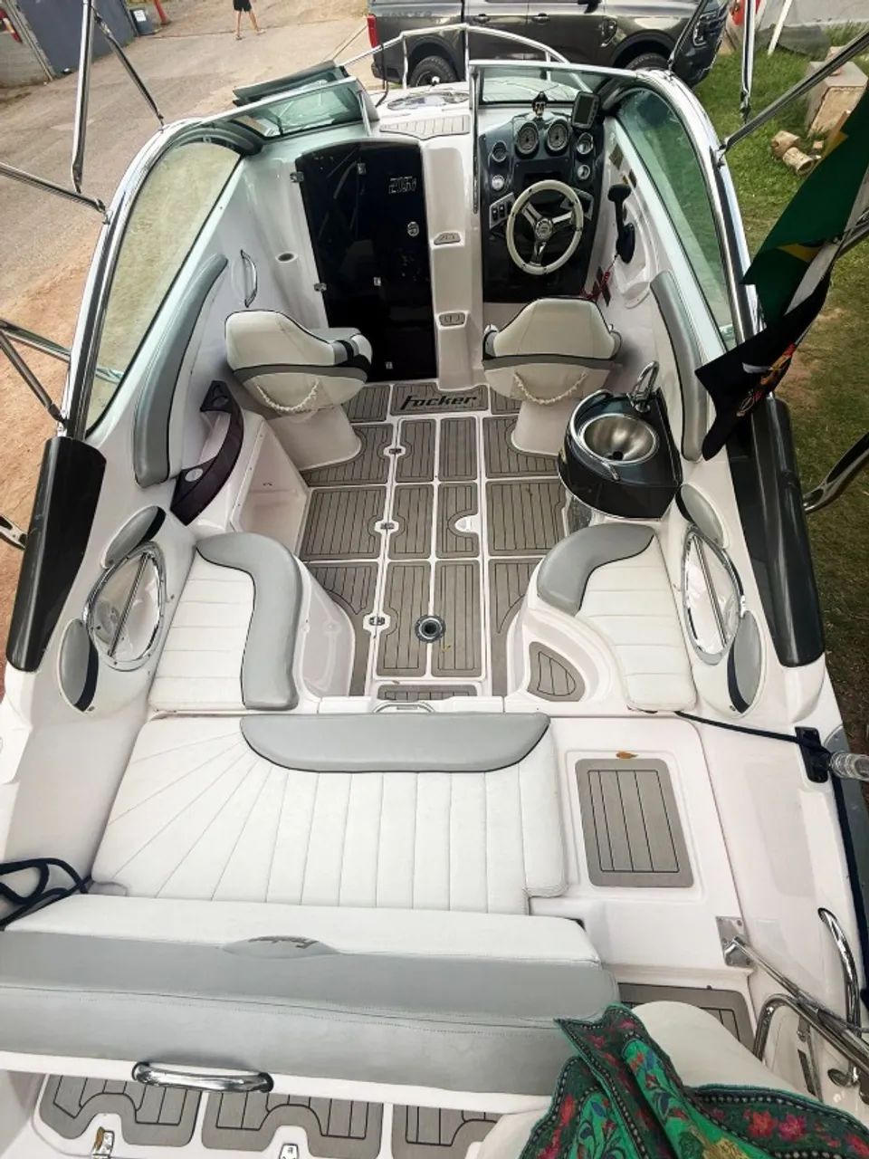 Lancha Focker 215i - Ano 2010 - Mercruiser 220Hp - Foto 7