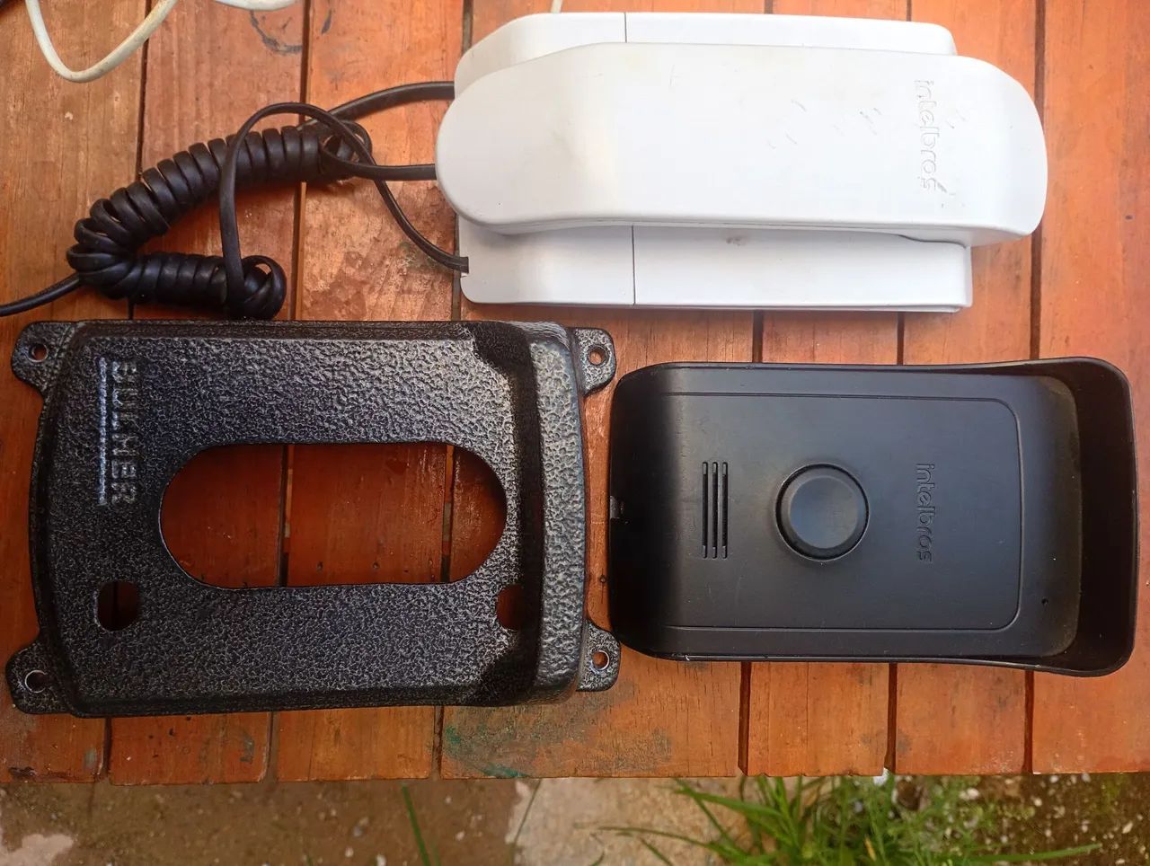 Vendo Interfone Semi novo  com apenas um ano de uso