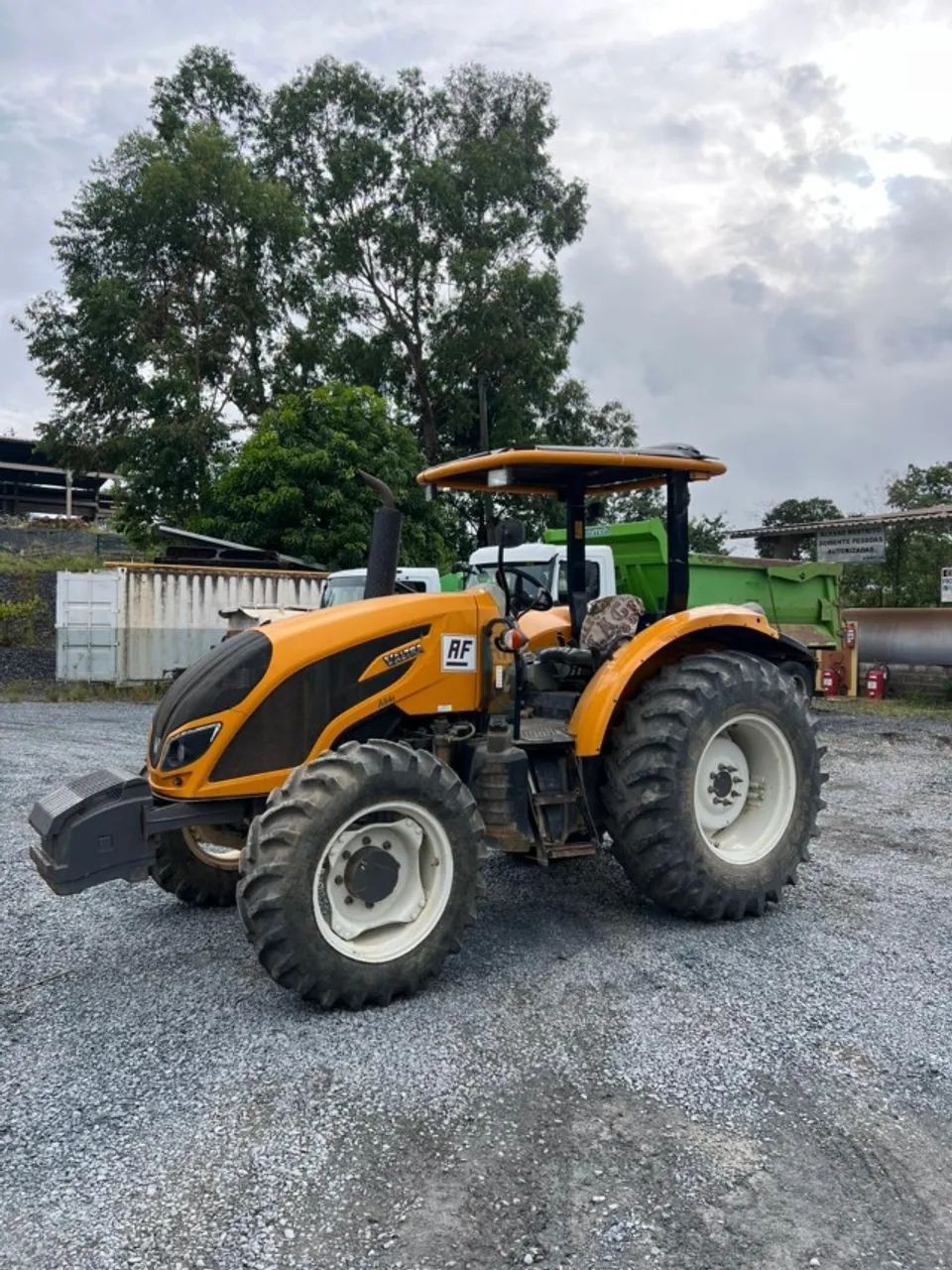 Trator Valtra A 84S