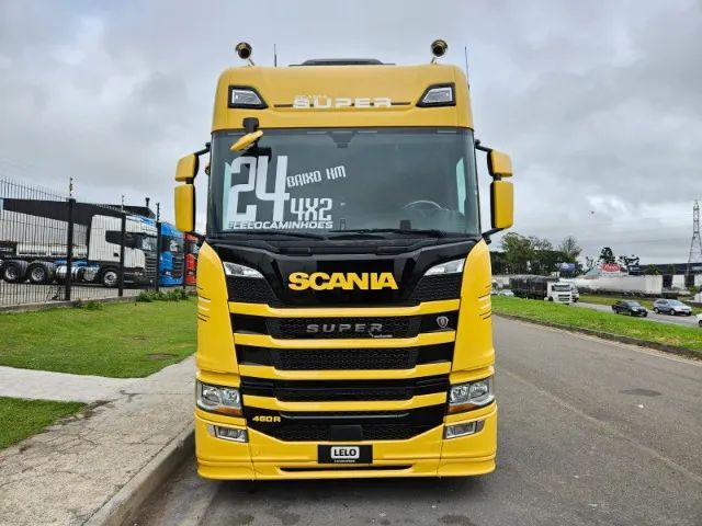Scania R460 SUPER 4x2 Ano 24 Automático Geladeira Farol de teto e grade carenagem lateral - Foto 2