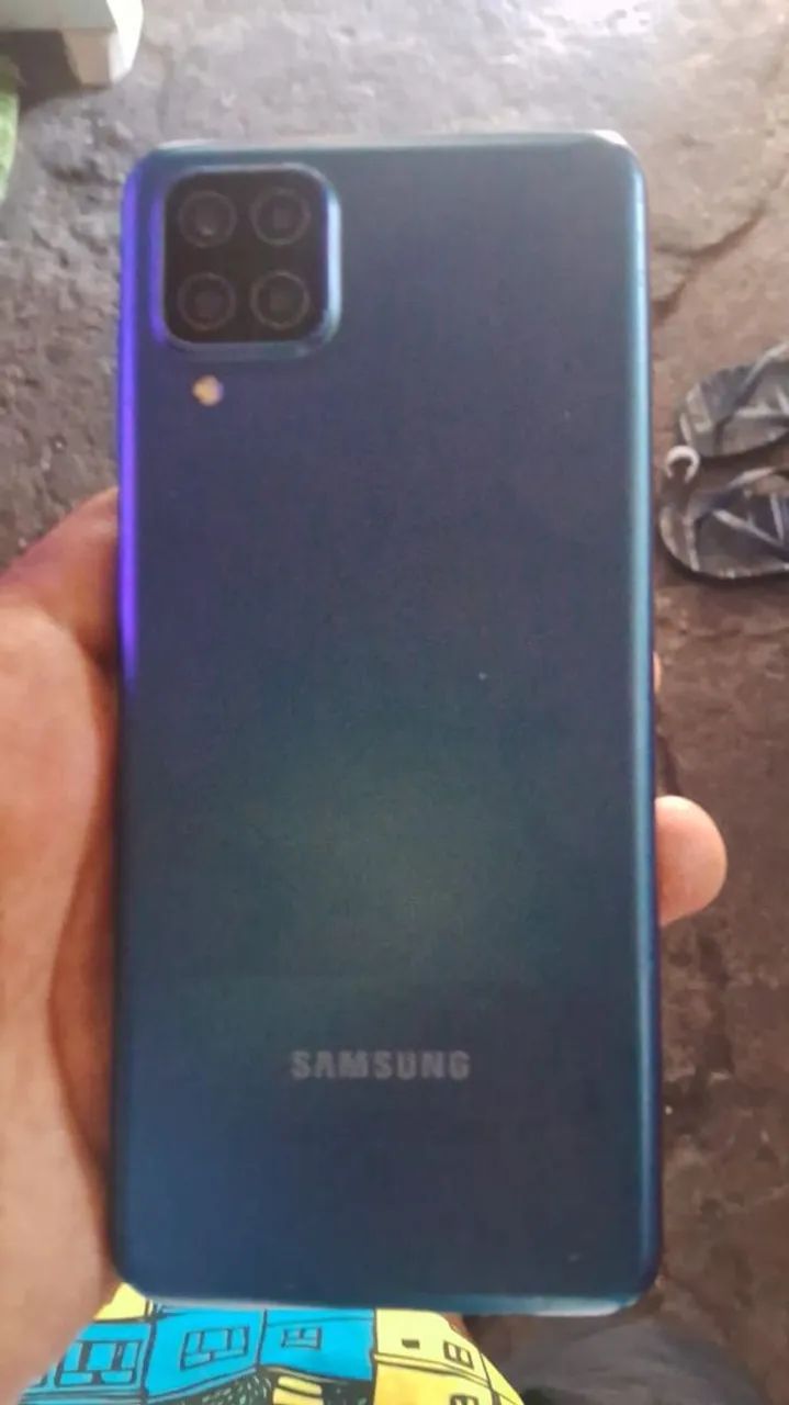 Vendo celular semi novo 