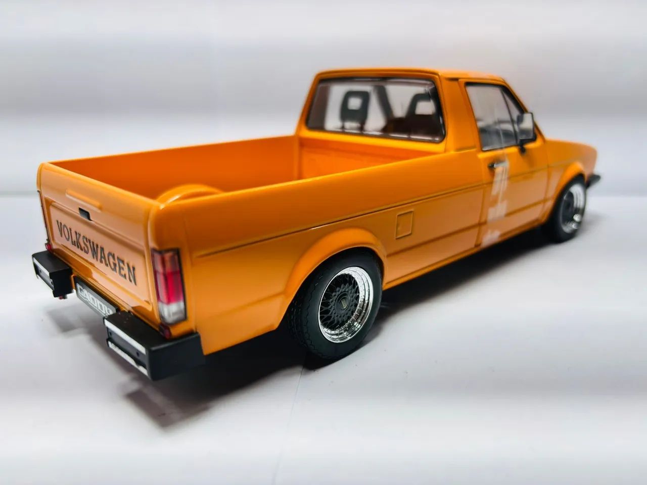 Miniatura Volkswagen Caddy 1982 1/18 - Foto 2