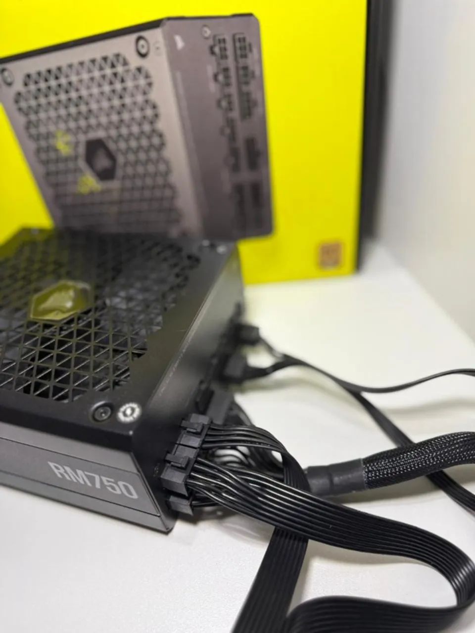 Fonte Corsair RM 750W Gold Full Modular Seminova - Foto 3