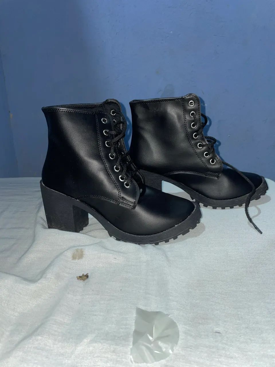 Vendo bota usa apenas uma vez 