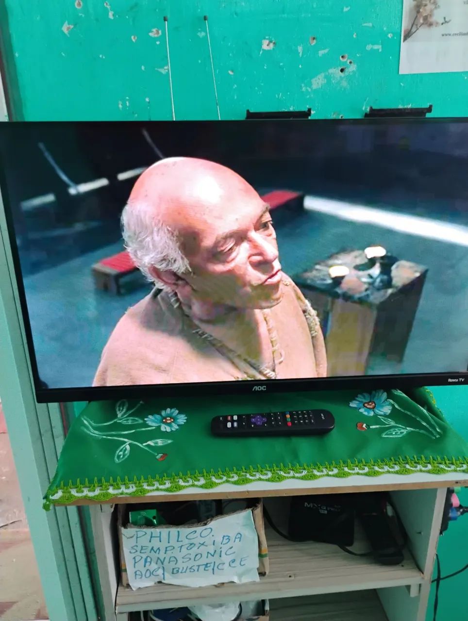 TELEVISÃO 32 POLEGADAS AOC SMART FUNCIONANDO COM CONTROLE  - Foto 4