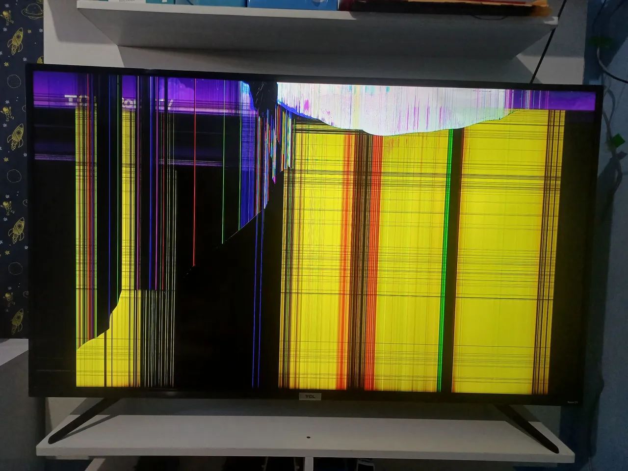 Smart TV TCL 50 polegadas precisando apenas trocar o display