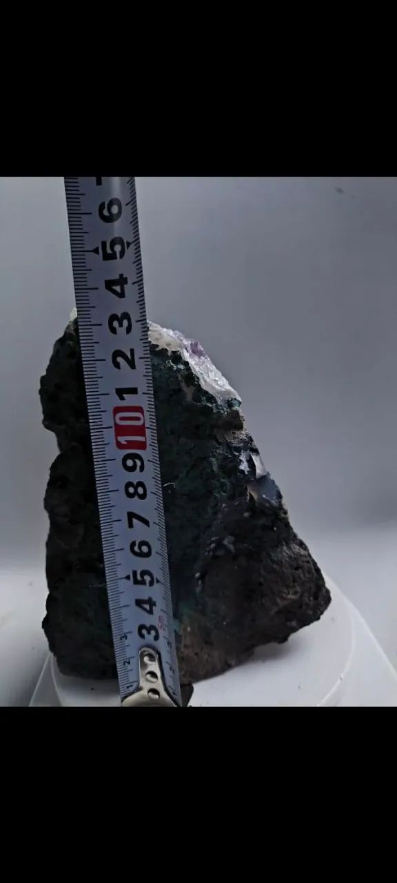 Pedra de ametista fica em pé  - Foto 4