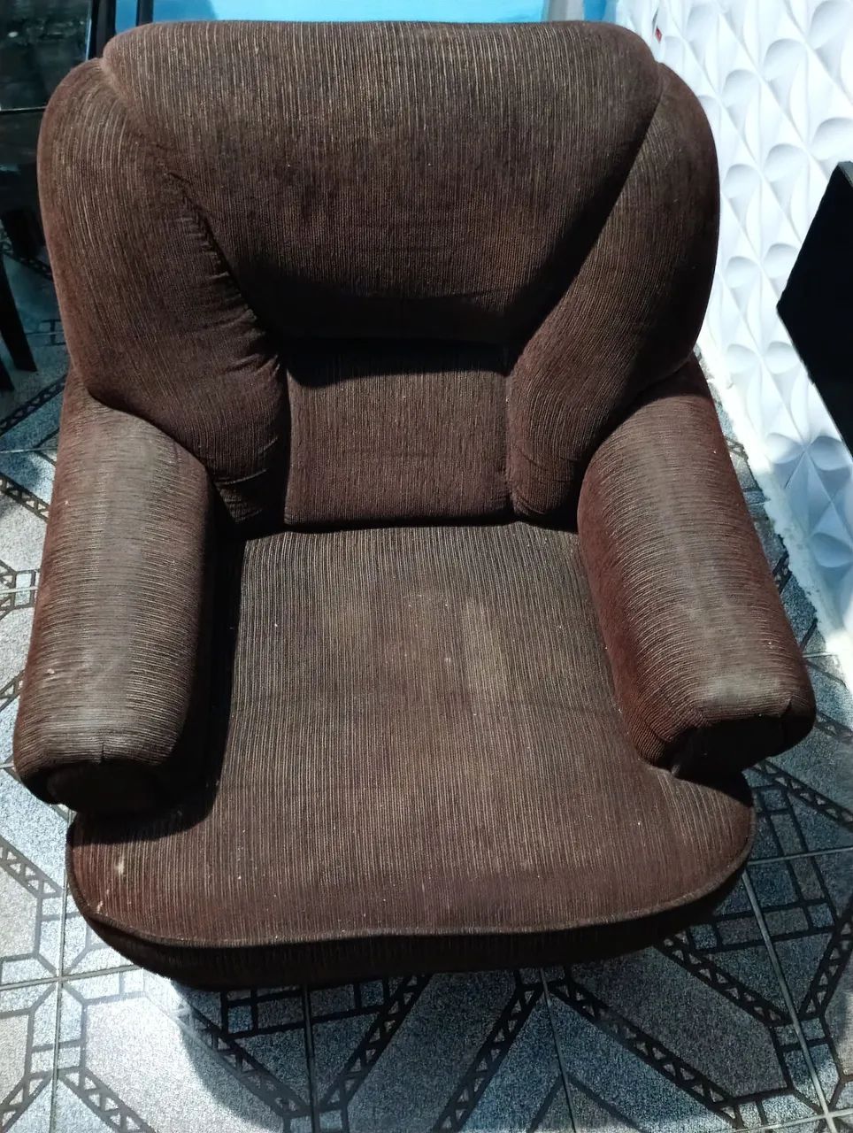 Vendo uma poltrona marrom muito confortável - Foto 2