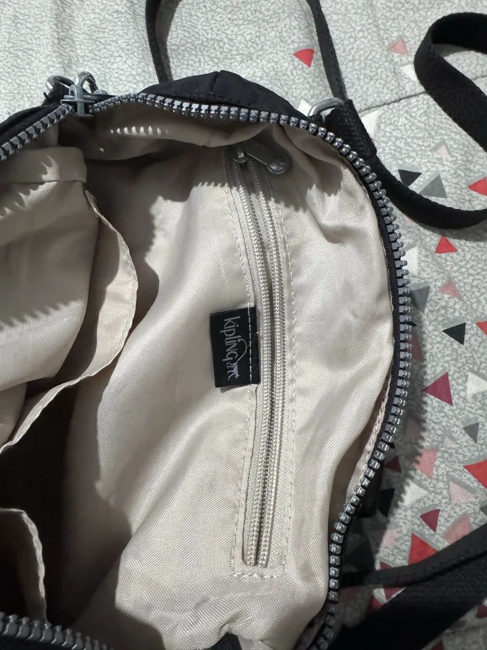 Bolsa Kipling preta 29x20 - Foto 3