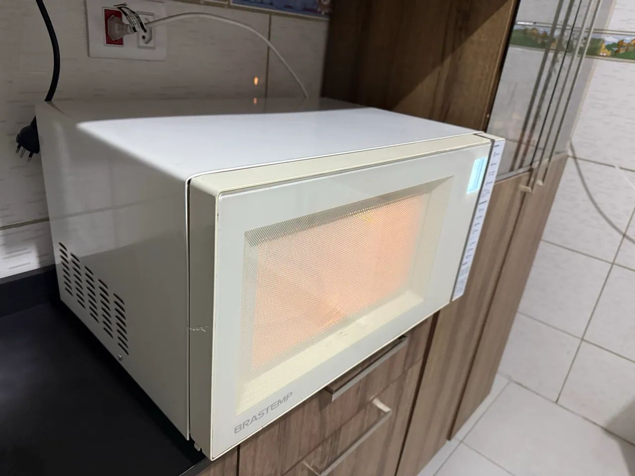 Microondas 220 V Brastemp 30 l - Foto 2