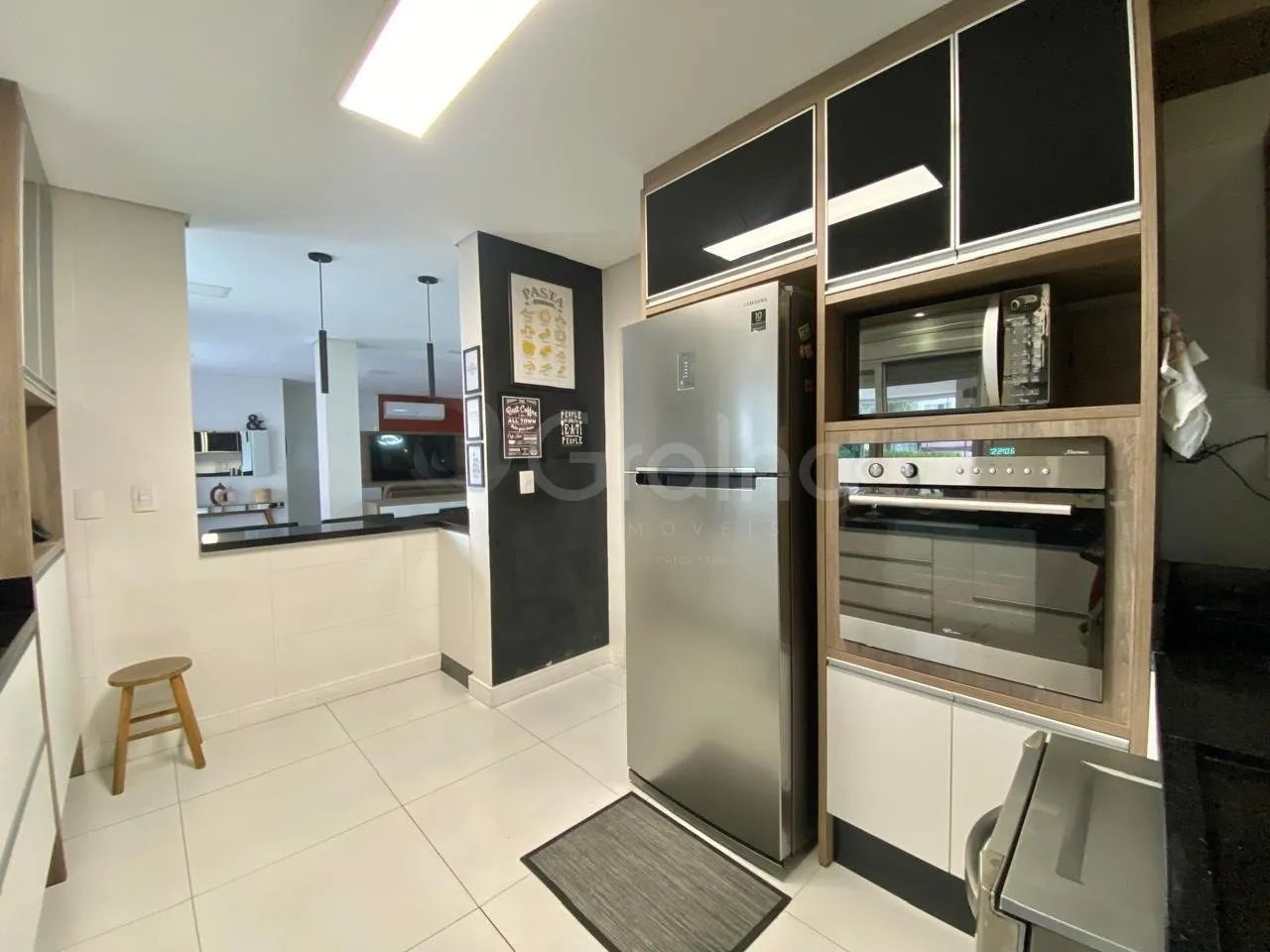 Casa Residencial de 302,00 m² com 3 quartos sendo 3 suíte no Balneário - Foto 2