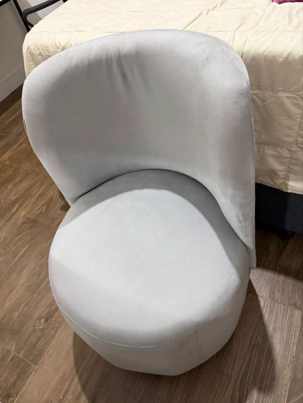 Poltrona cinza claro 441140333920931841