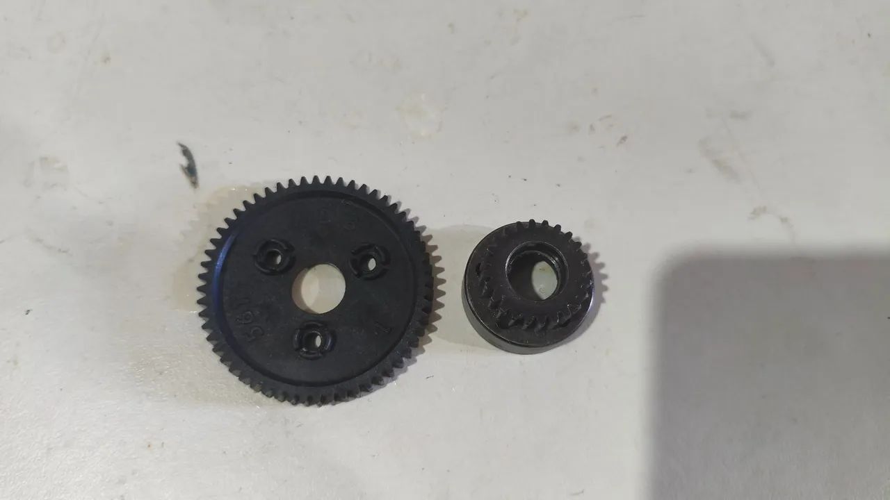 Rc Automodelo Traxxas Tmaxx kit Cora e pinhão 
