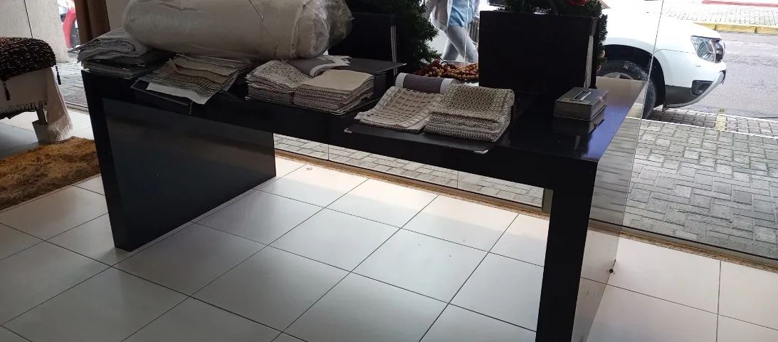 Mesa laca preta
