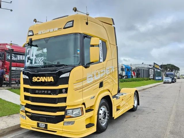 Scania R460 SUPER 4x2 Ano 24 Automático Geladeira Farol de teto e grade carenagem lateral - Foto 3