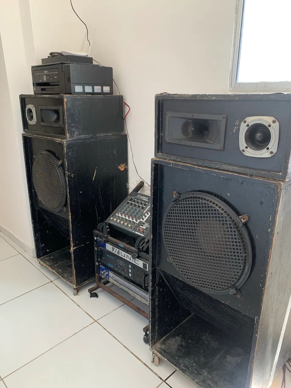 Caixas de Som + Mesa de Áudio