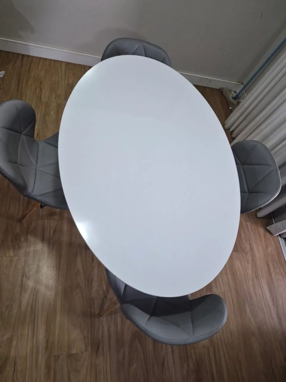 Mesa de jantar Oval com cadeiras - setor negrão de lima 