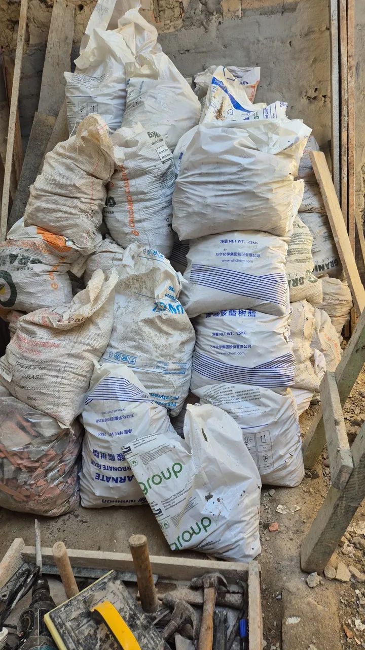 Barro e cascalho entulho para aterro obra