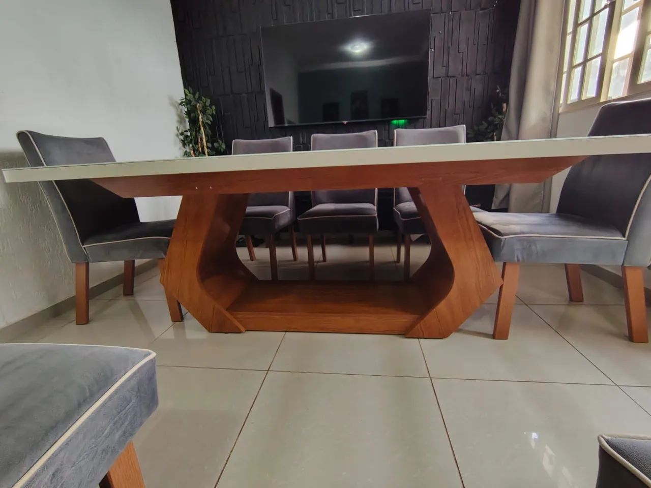 MESA 8 CADEIRAS TAMPO DE VIDRO