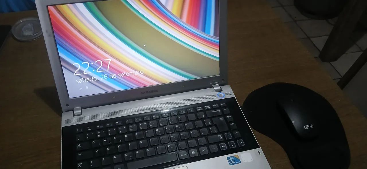 Notebook Samsung Core i3 / 8GB RAM / Windows 8.1 Pro - Excelente para Trabalho e Estudos