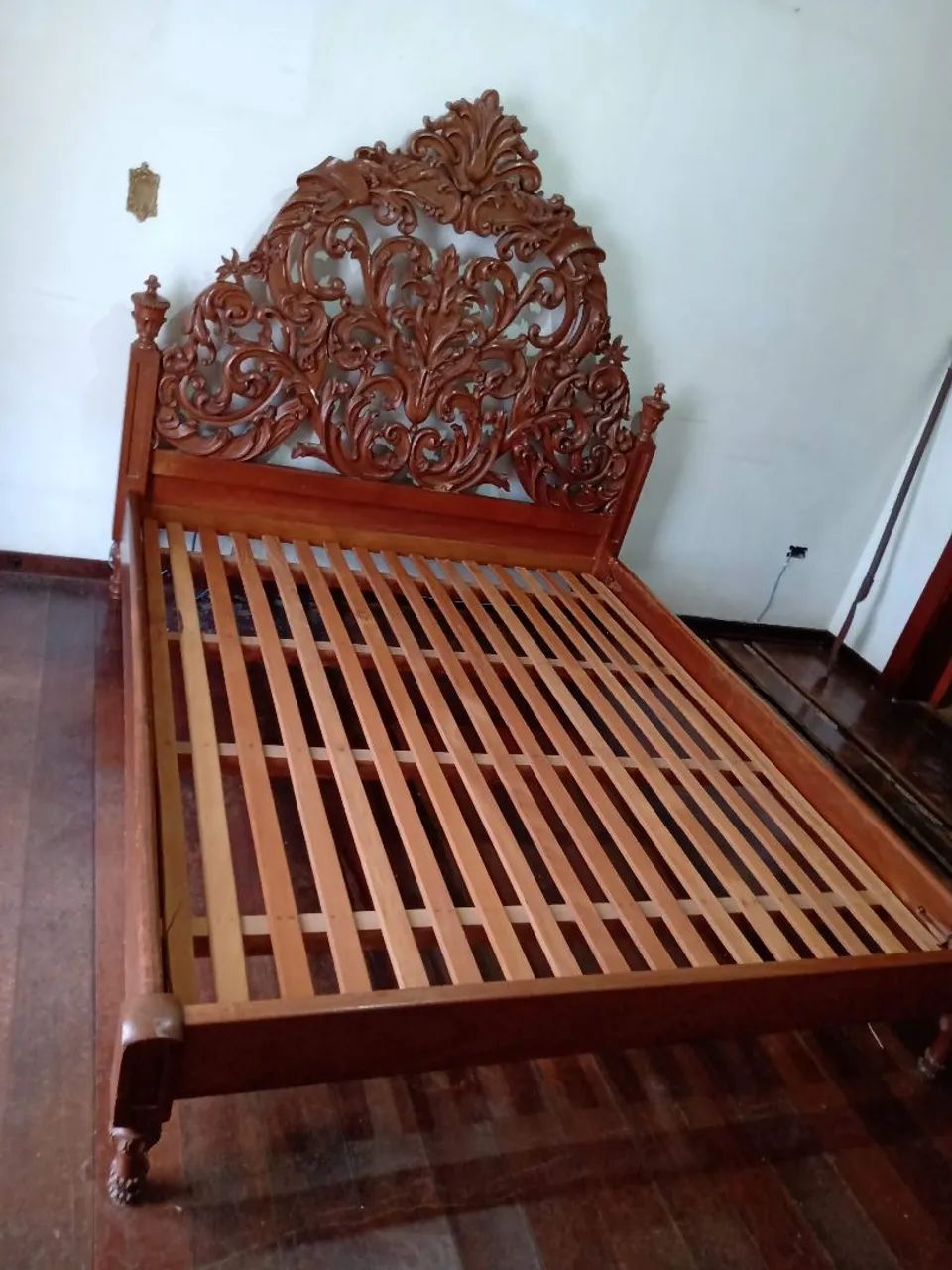 Cama de casal em cerejeira